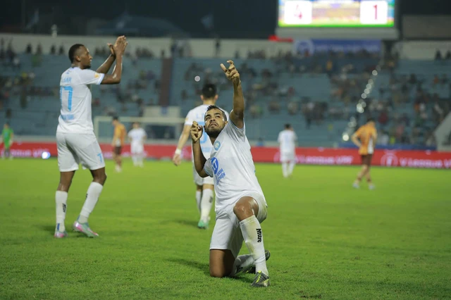 Nam Định thắng HAGL 6-1, tiến gần hơn đến chức vô địch V-League 2024/25