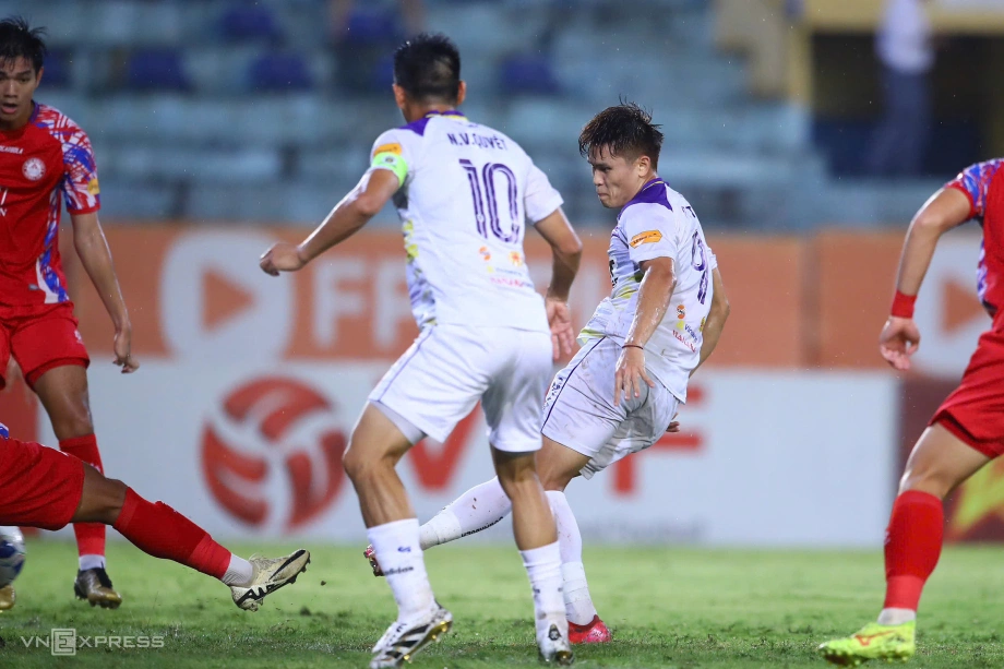 Hà Nội Đè Bẹp TP HCM 5-1, Tiếp Tục Bám Đuổi Nam Định
