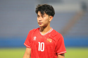 Thần Đồng Gia Bảo Ra Mắt V-League Ở Tuổi 17